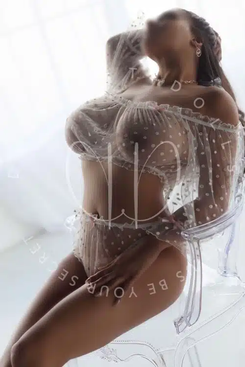 PARIS-BUSTY-ESCORT-ETOBICOKE.jpg.webp