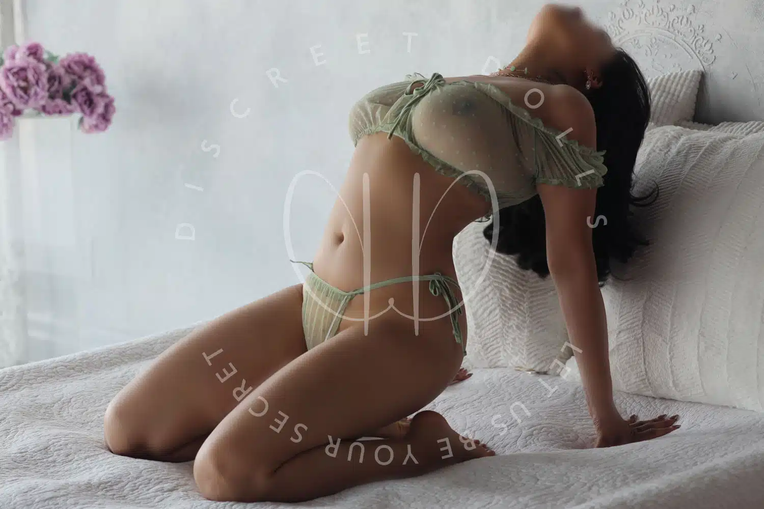 Paris-busty-brunette-escort-Brampton.jpg.webp