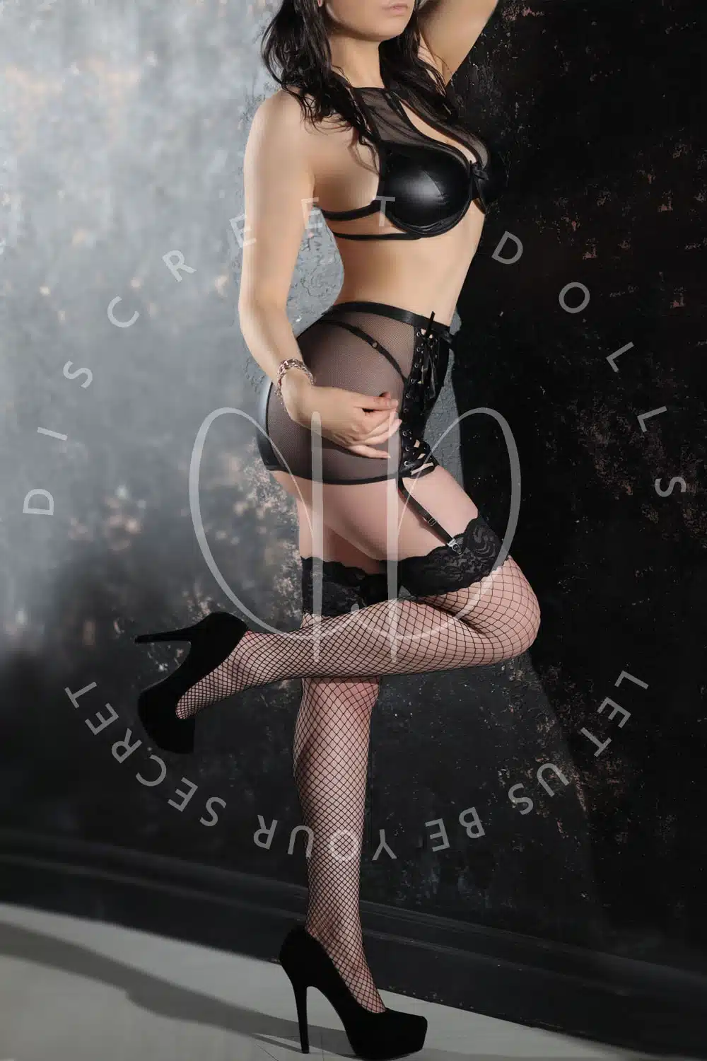 Violet_slim_brunette_escort_etobicoke.jpg.webp